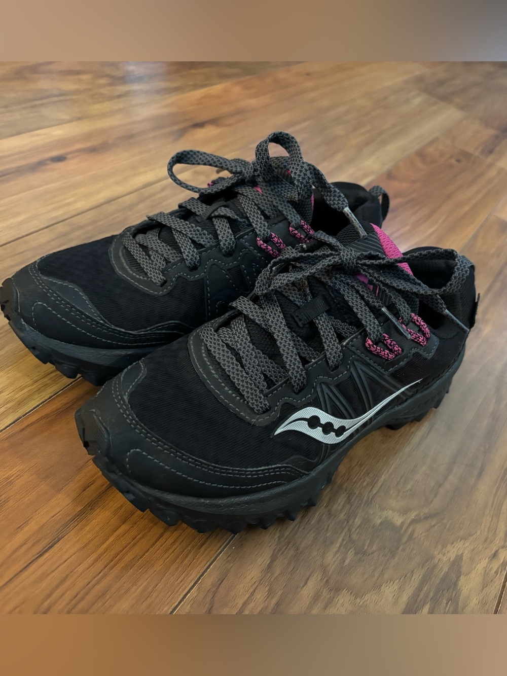 Saucony Women's Black and Bright Pink Running Sneakers